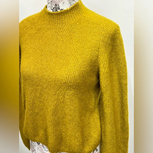BANANA REPUBLIC Mustard yellow mock neck ribbed crop sweater size S - Picture 2 of 13